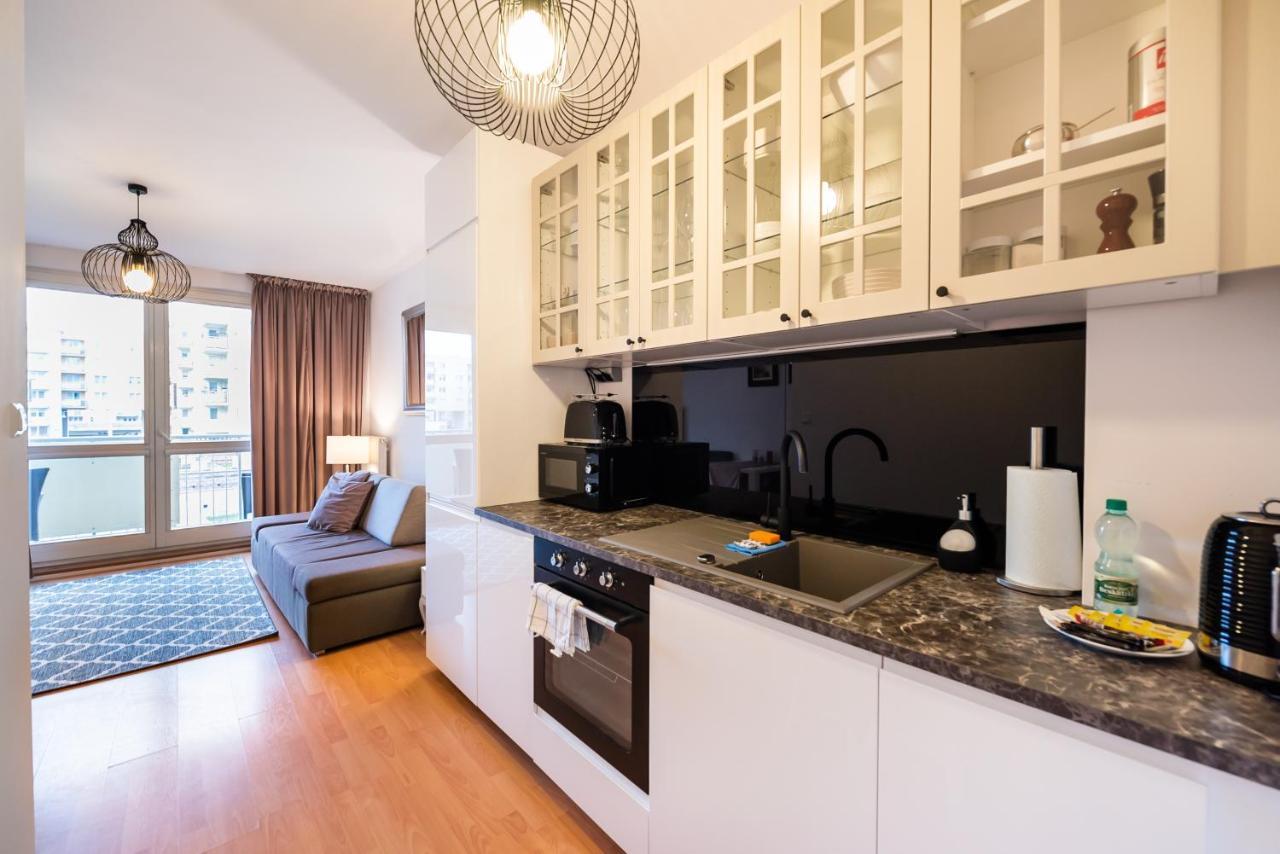 Metro Kondratowicza Velvet Apartment Varşovia Exterior foto